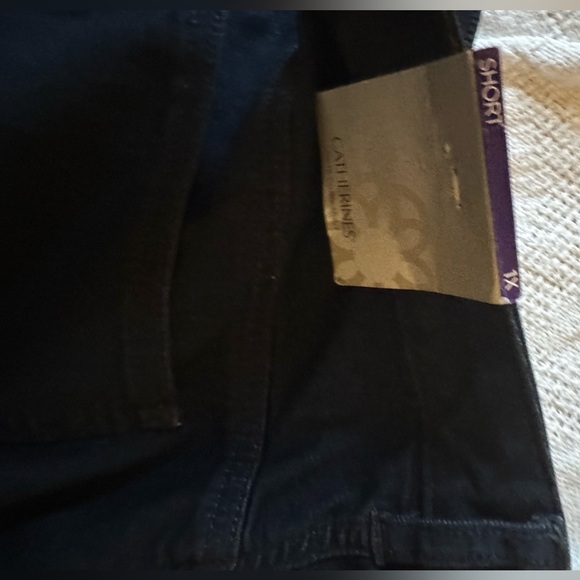 Women’s shorts - Picture 2 of 5